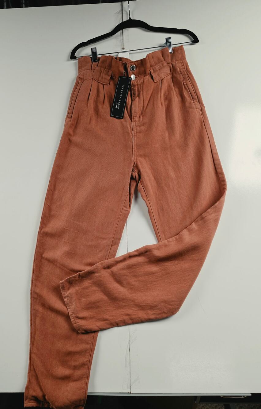 New with tags Veronica Beard Jeans Karter Pleated Crop Pant Mocha, size 2 0053